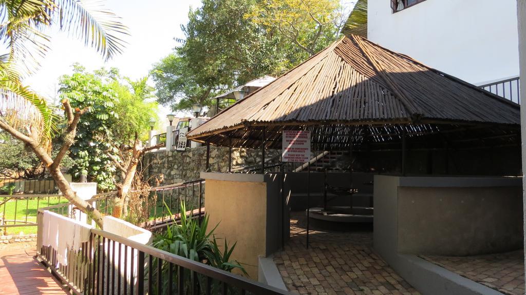 Pensao Guest Lodge Mbombela Bagian luar foto