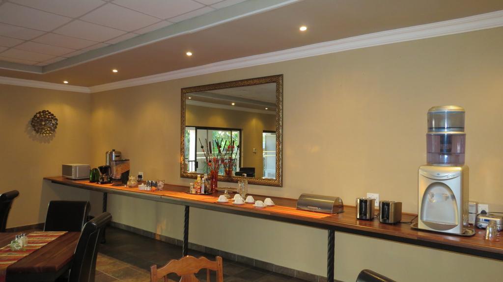 Pensao Guest Lodge Mbombela Bagian luar foto