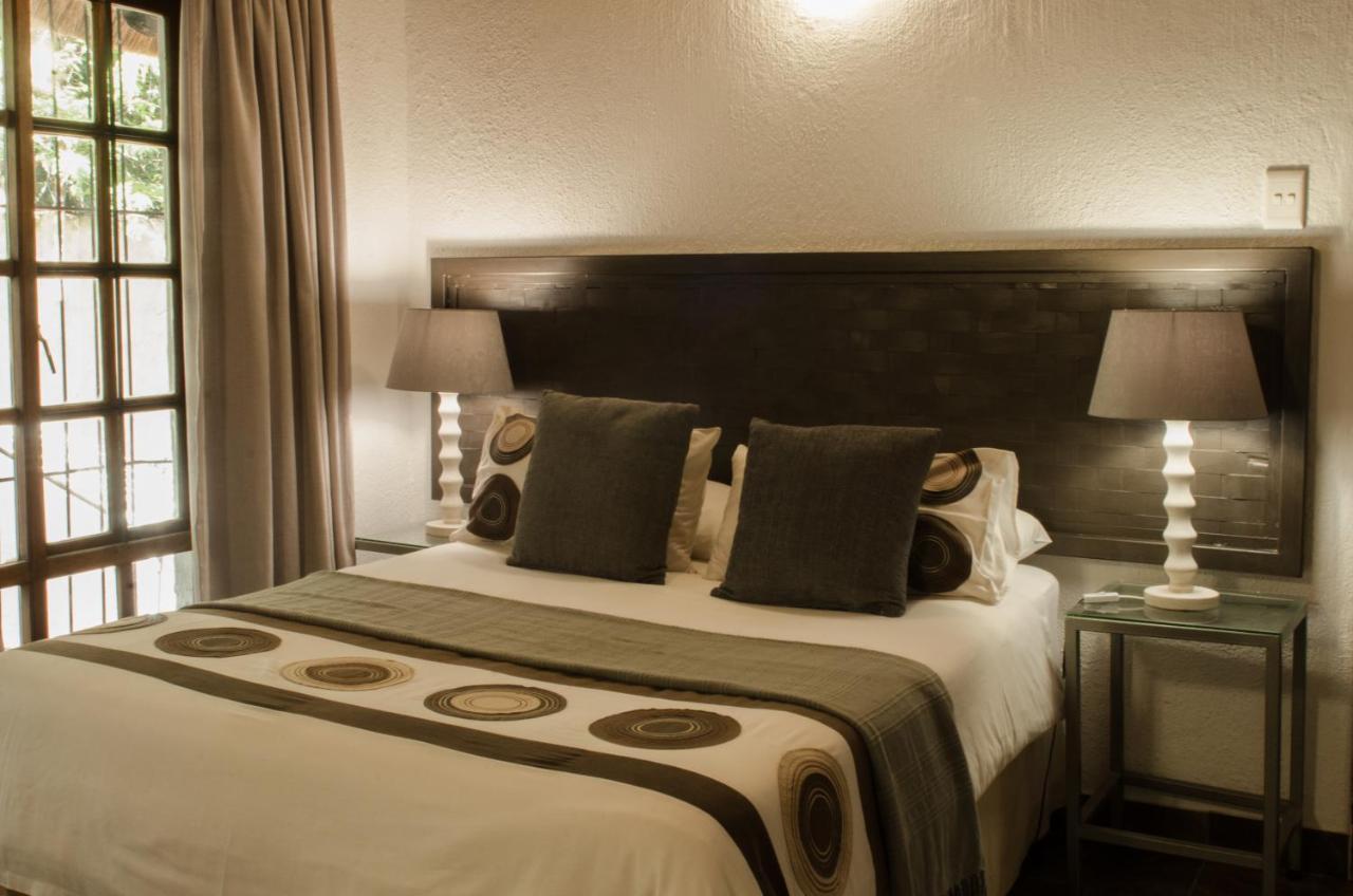 Pensao Guest Lodge Mbombela Bagian luar foto