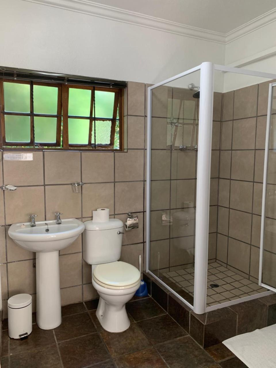 Pensao Guest Lodge Mbombela Bagian luar foto
