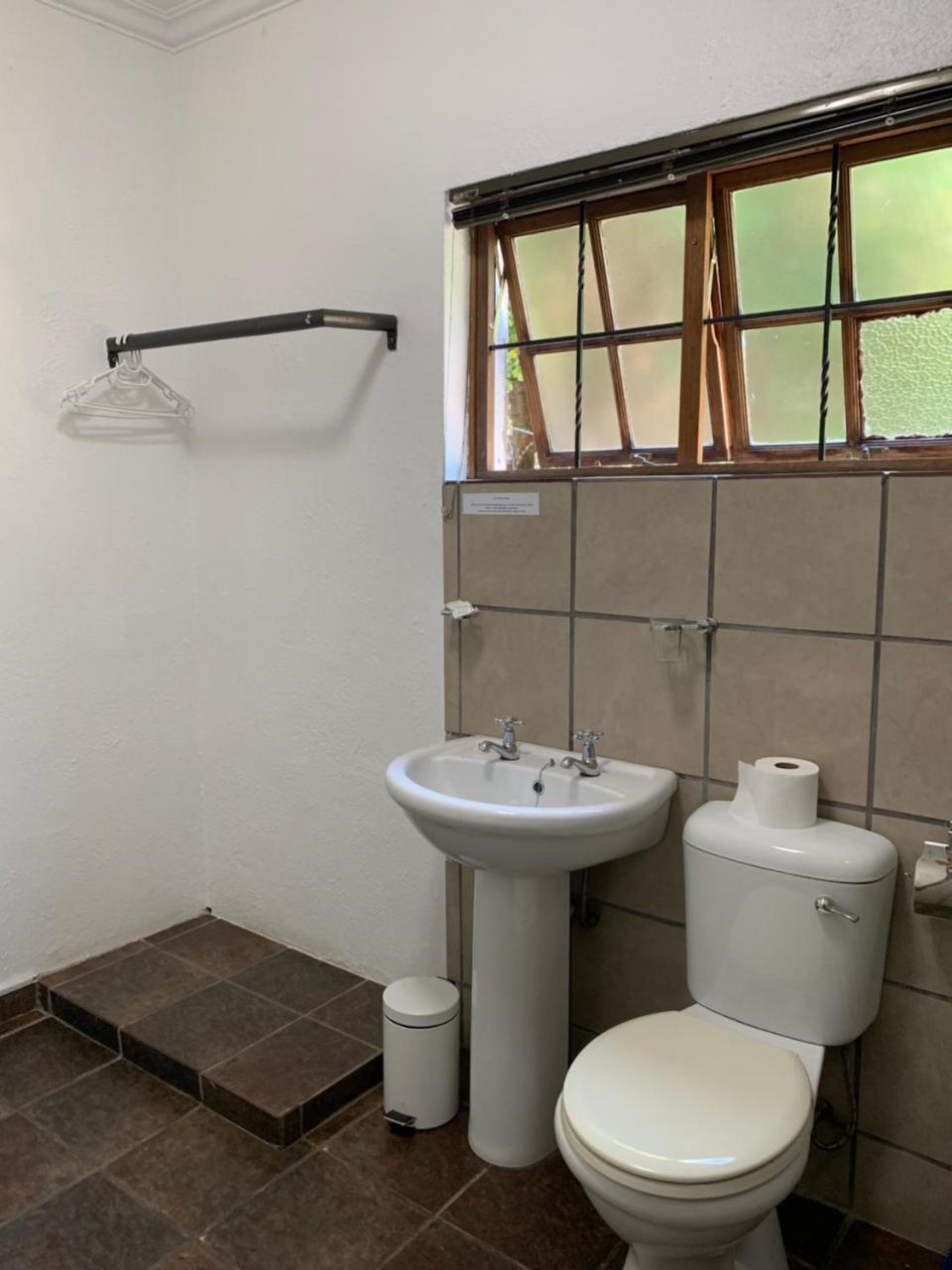 Pensao Guest Lodge Mbombela Bagian luar foto